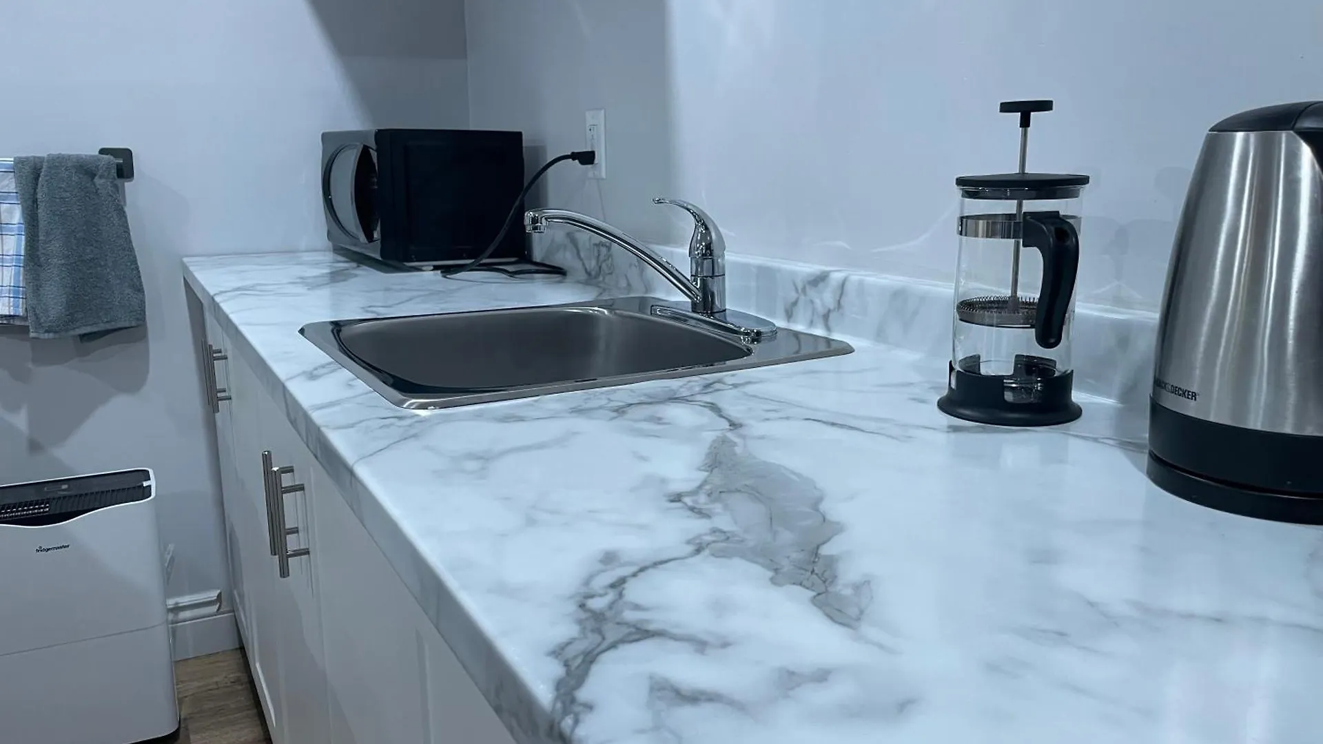 Quiet And Private Bachelor Unit Apartment Halifax